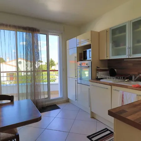 Apartment Royan, 3 Pieces, 3 Personnes - Fr-1-738-6 Royan
